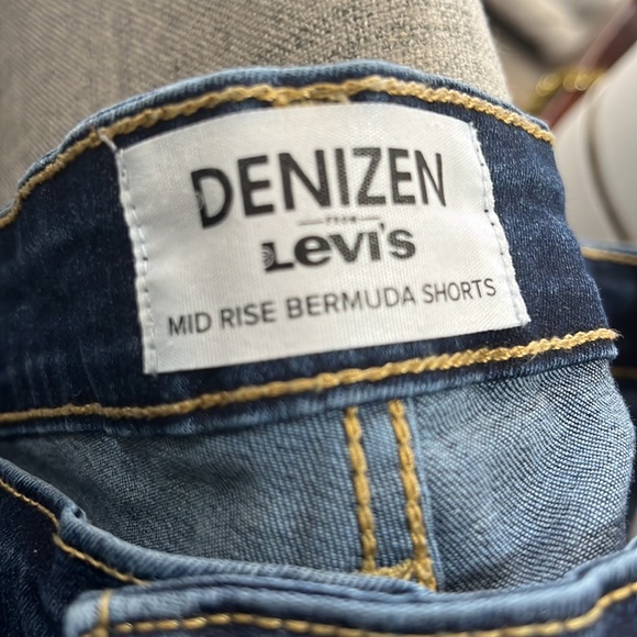 Denizen, mid rise, Bermuda short, size 16, waist 33. - Picture 4 of 4
